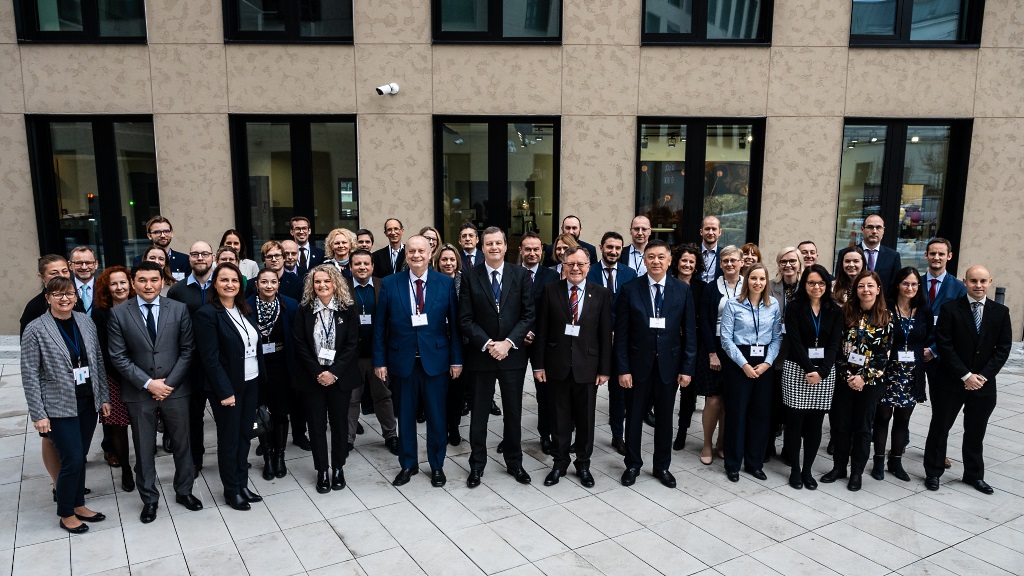 Účastníci konference EUROSAI před sídlem NKÚ