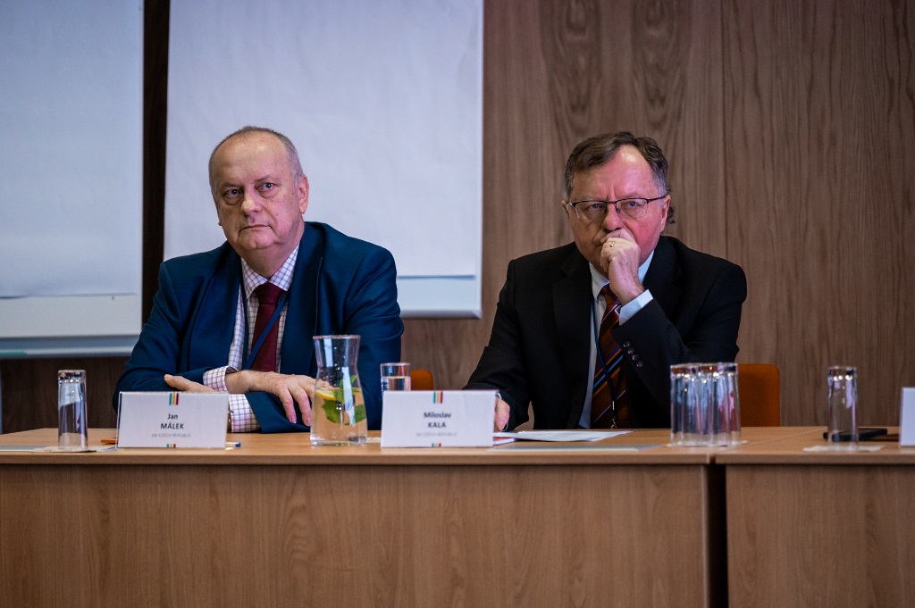 Viceprezident NKÚ Málek a prezident NKÚ Kala